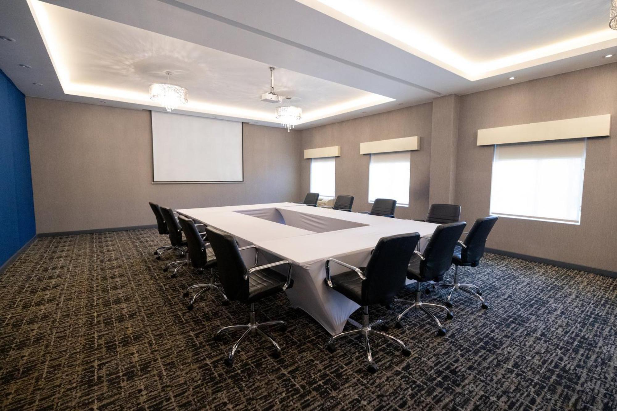Voco Saltillo Suites By Ihg Eksteriør bilde