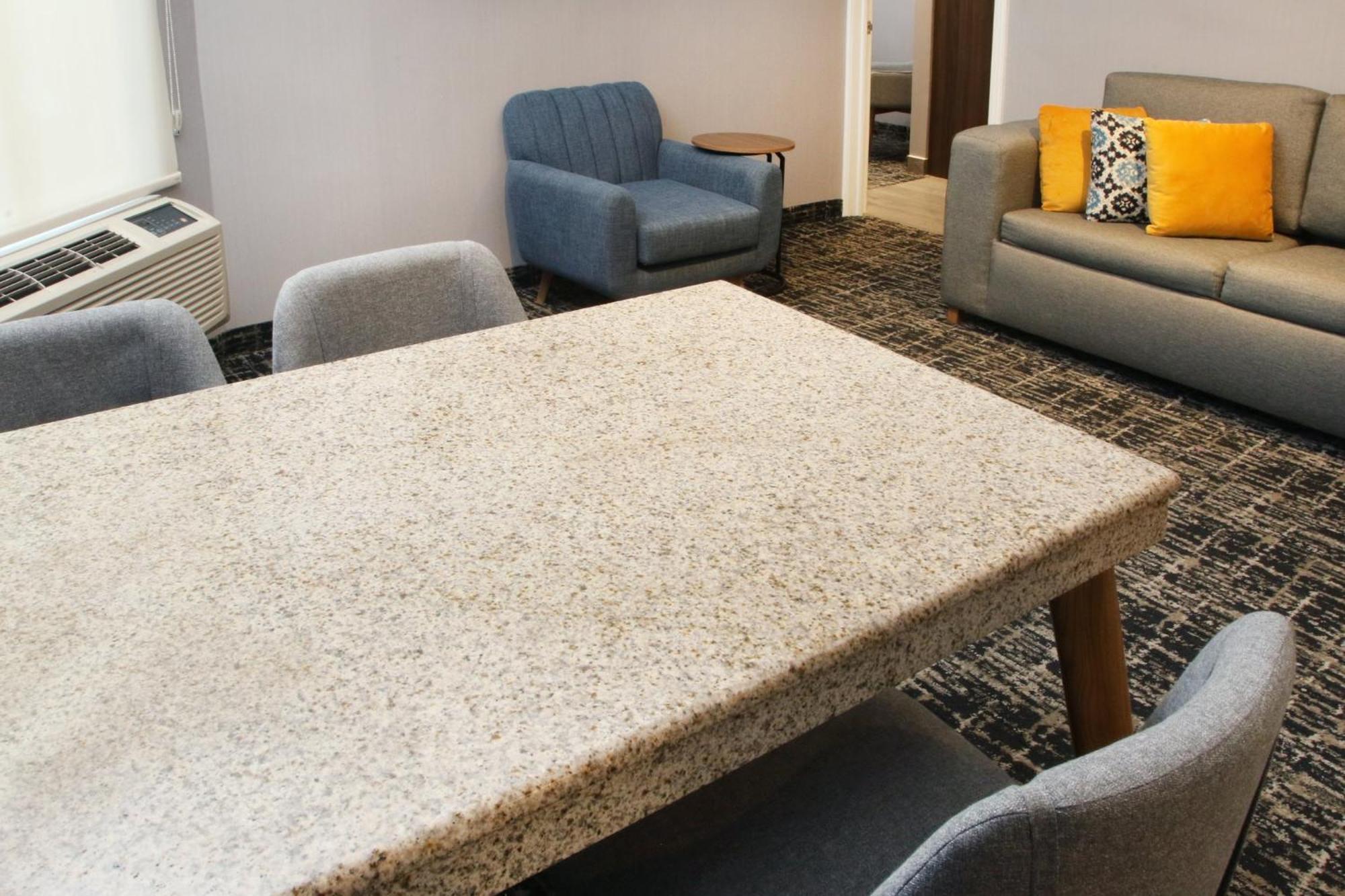 Voco Saltillo Suites By Ihg Eksteriør bilde