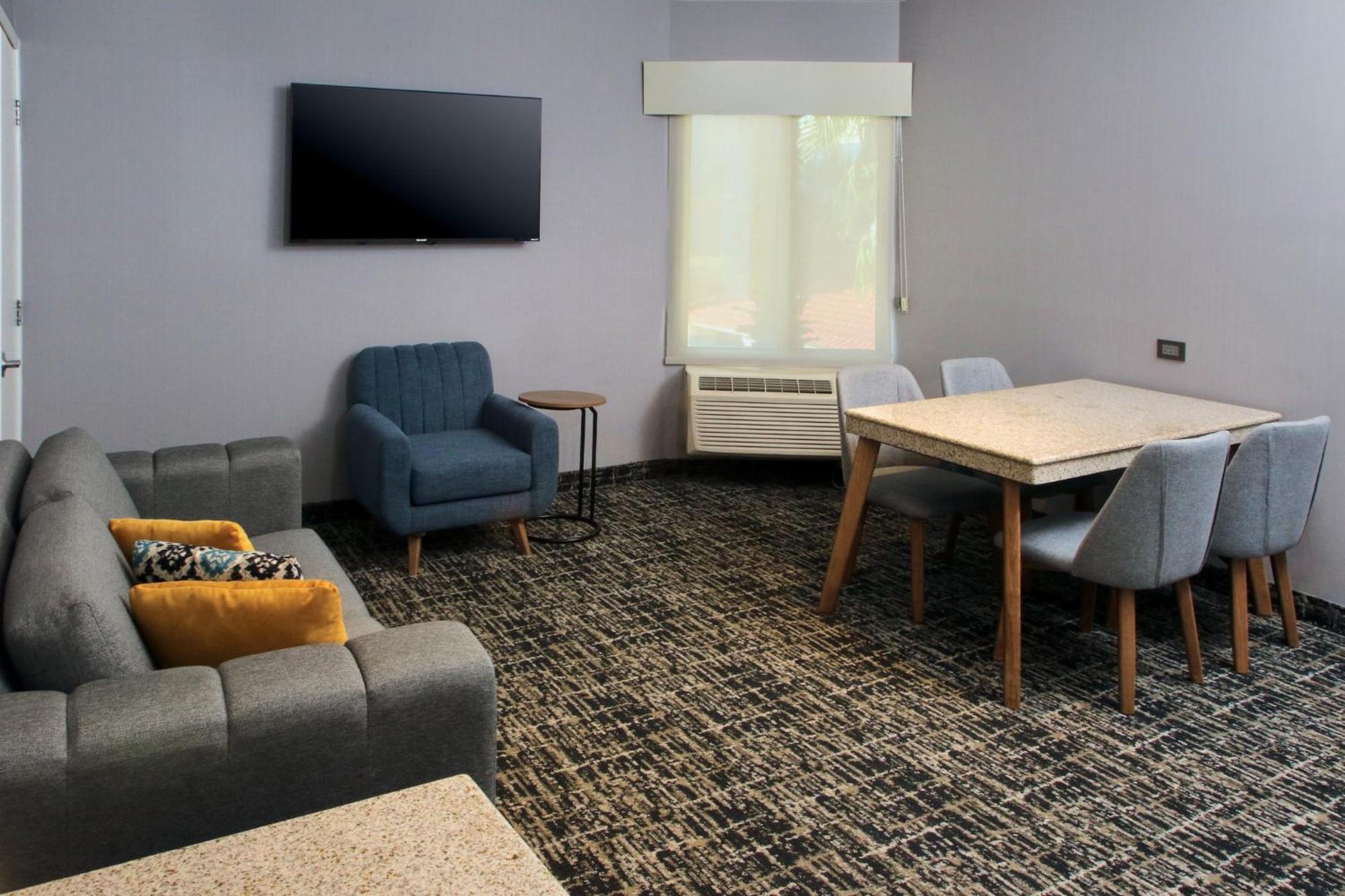 Voco Saltillo Suites By Ihg Eksteriør bilde