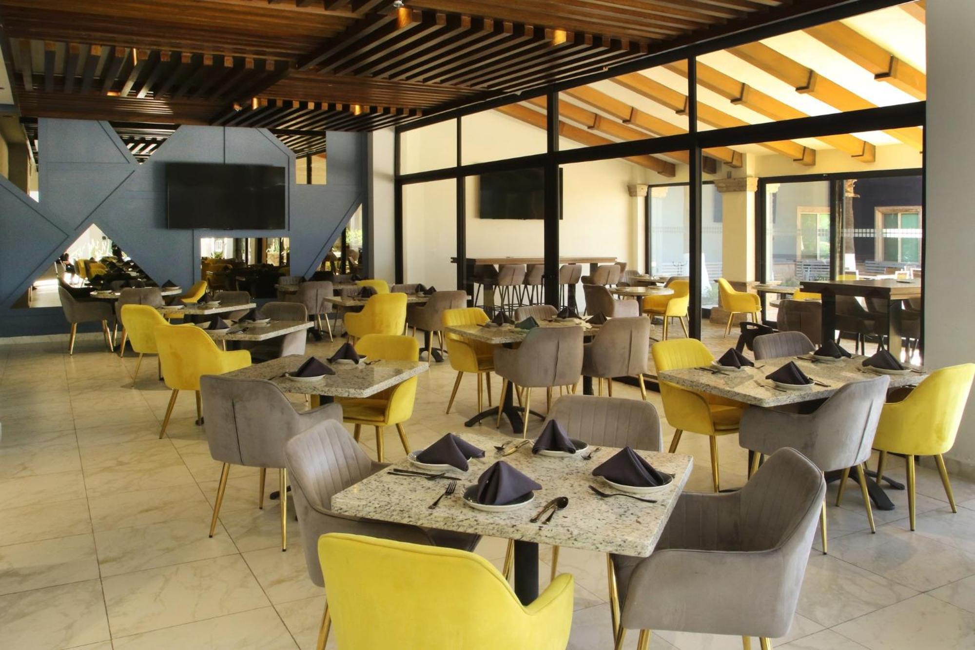 Voco Saltillo Suites By Ihg Eksteriør bilde